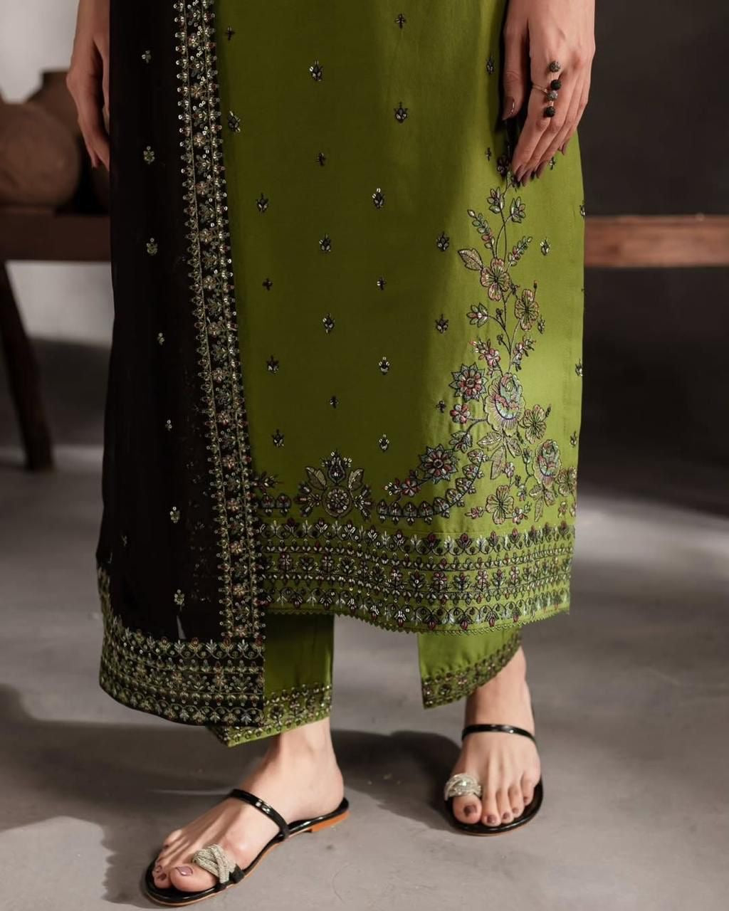 GRACE EMBROIDERY LAWN 3PC