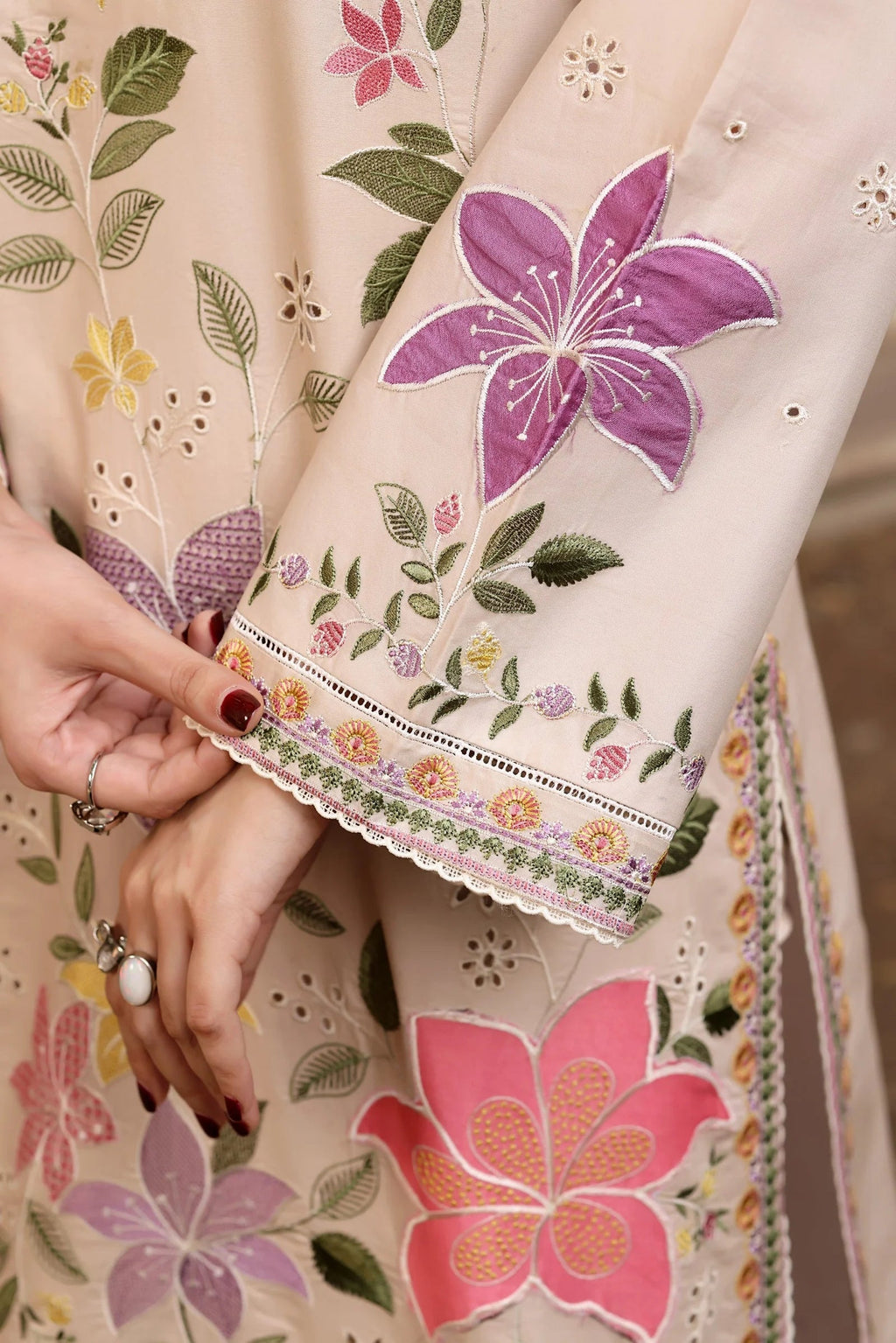 ANEELA’s EMBROIDERY LAWN 3PC