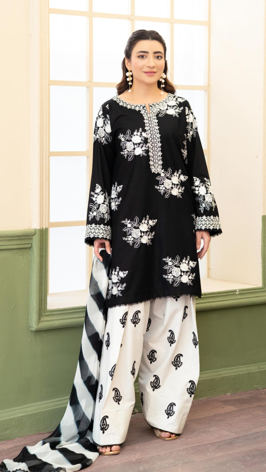 GRACE EMBROIDERY LAWN 3PC