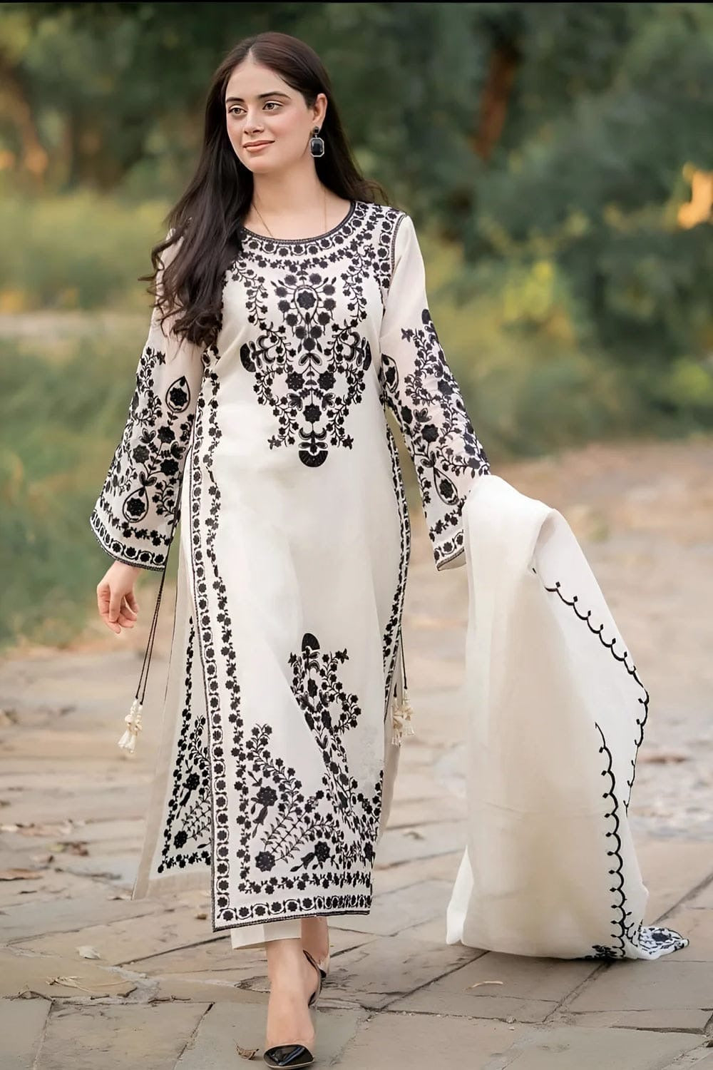 GRACE EMBROIDERY LAWN 3PC