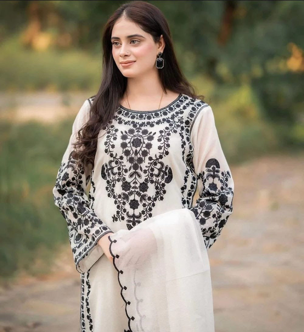GRACE EMBROIDERY LAWN 3PC