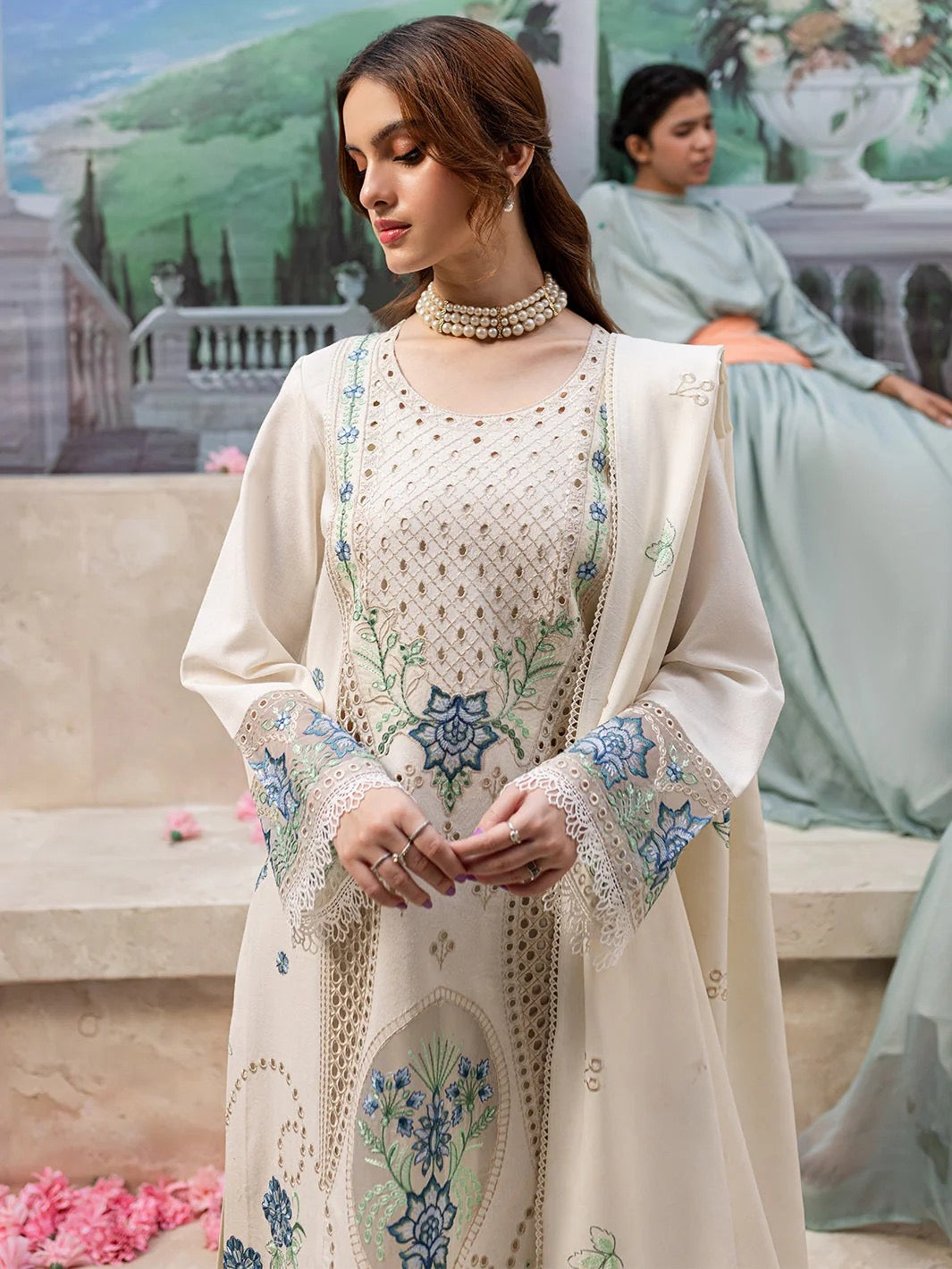 MAHNUR LUXURY EMBROIDERY LAWN 3PC